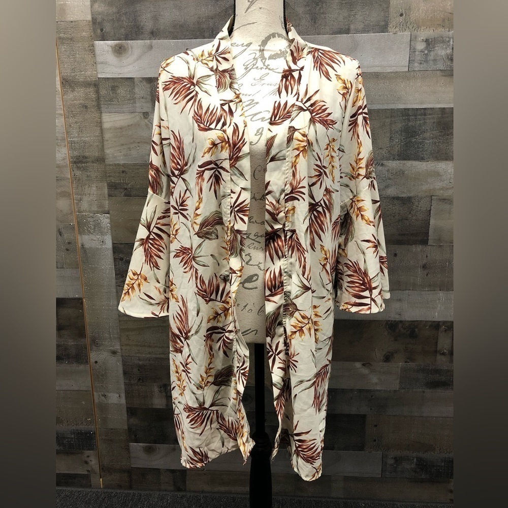 Gimmicks Bke Leaf Print Bell Sleeve Crochet Kimono